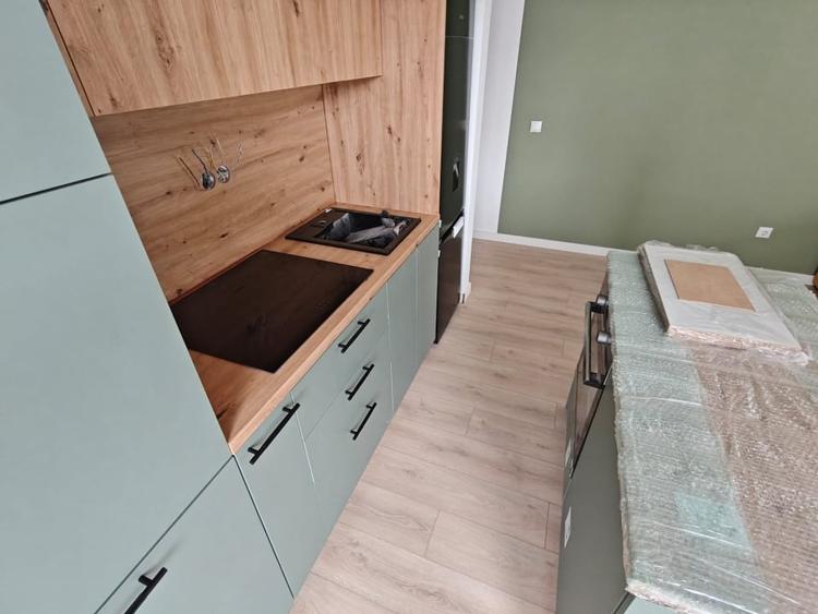 Apartament cu 3 camere semidecomandat în Florești