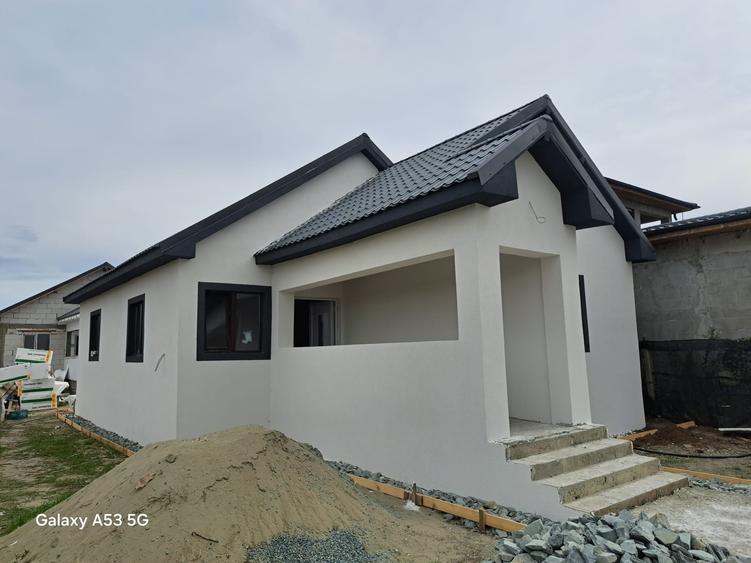 Casă cu 4 camere cu Teren 270 Mp în Sud
