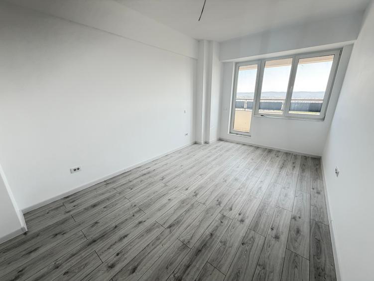 Penthouse cu 4 camere semidecomandat în Galata