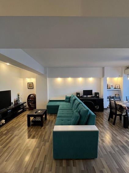 Apartament cu 2 camere decomandat în Casa de Cultură