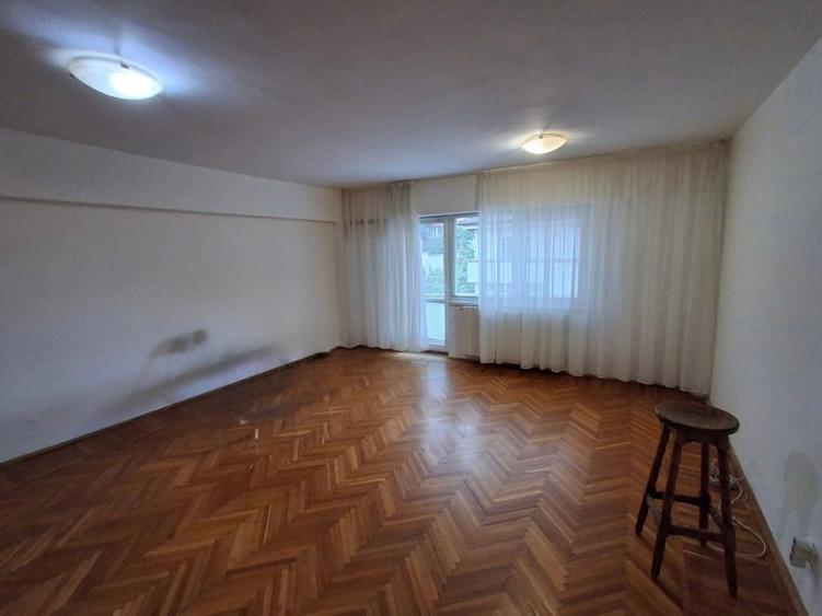 Apartament cu 3 camere decomandat în Cotroceni