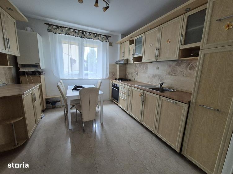 Casă cu 4 camere în Roua