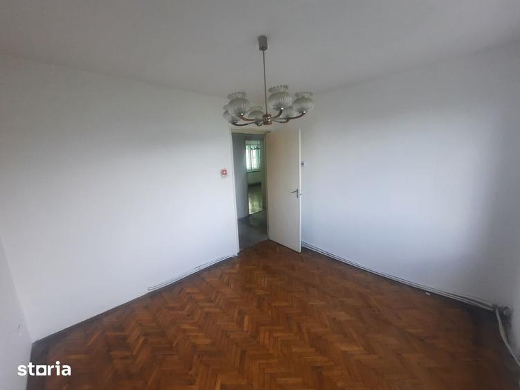 Apartament cu 4 camere în Semicentral