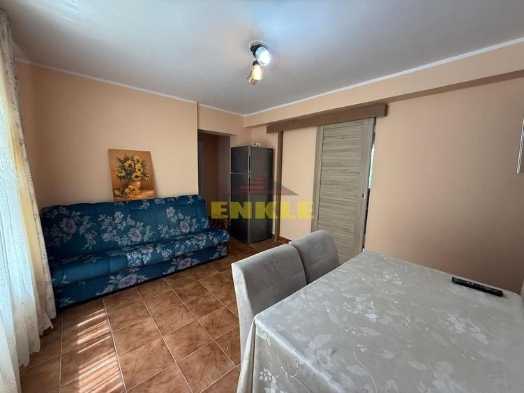 Apartament cu 3 camere semidecomandat în Central