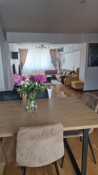 Apartament cu 4 camere decomandat în Central