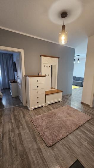 Inchiriez apartament cu 3 camere - 4