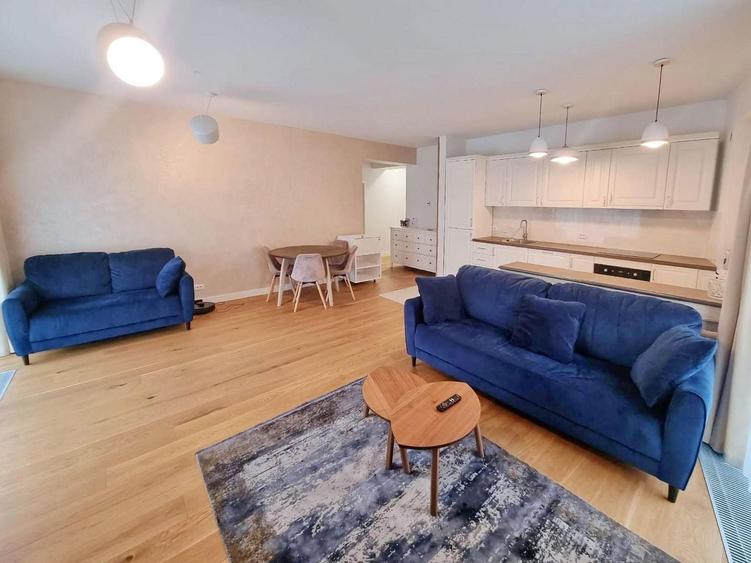 Apartament cu 3 camere decomandat, mobilat în Drumul Poienii