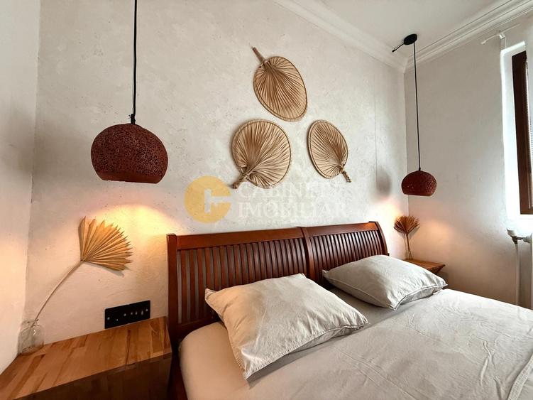 Apartament cu 2 camere semidecomandat, mobilat în Podu Roș