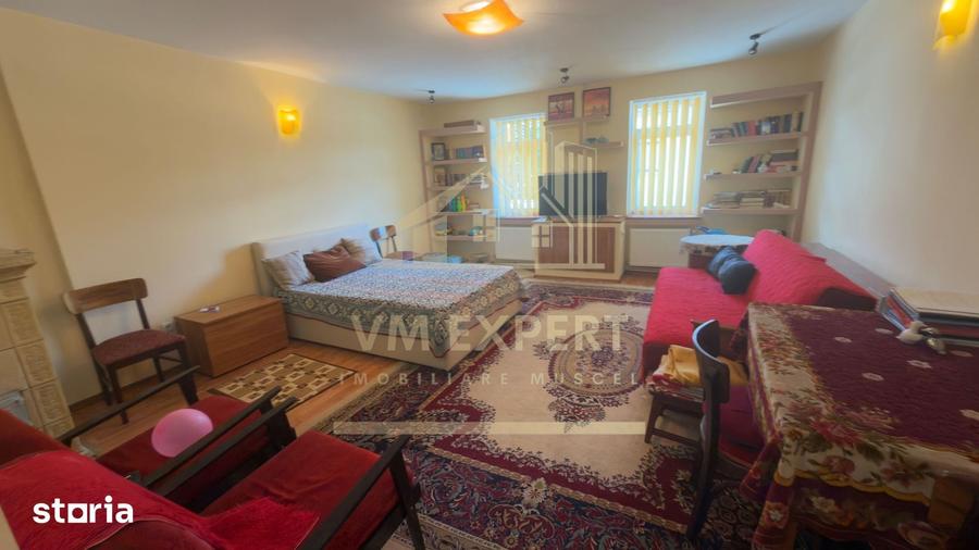 Casă cu 6 camere cu Teren 456 Mp în Ultracentral