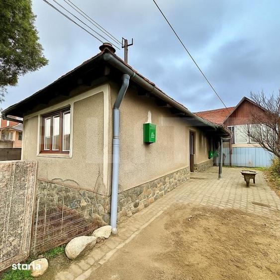 Casă cu 4 camere cu Teren 300 Mp în Lipoveni