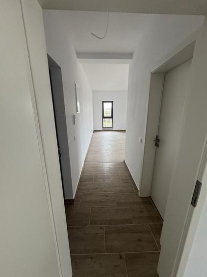 Apartament cu 7 camere decomandat în Sânpetru