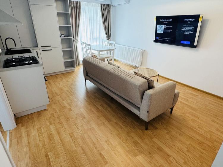 Apartament cu 2 camere semidecomandat, mobilat în Est