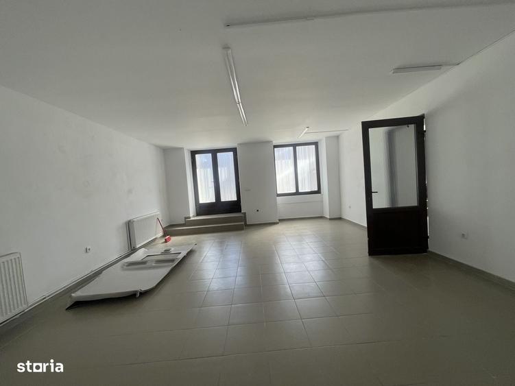 Spațiu comercial, de 85 mp, în Central
