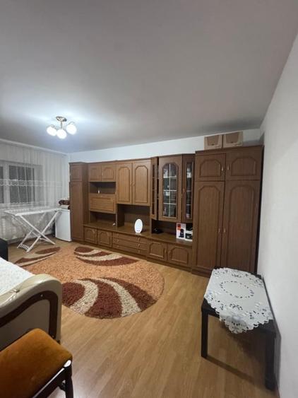 Apartament cu 2 camere decomandat, mobilat în Siret