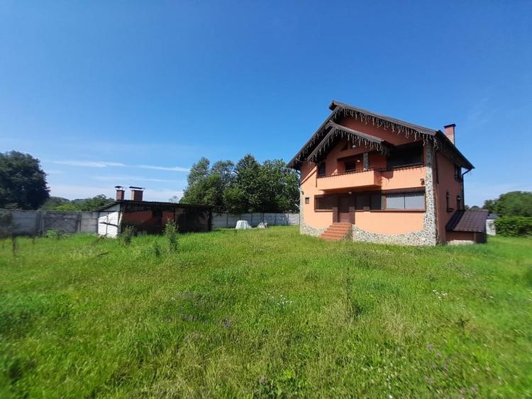 Casă individuală cu 5 camere cu Canalizare în Nord