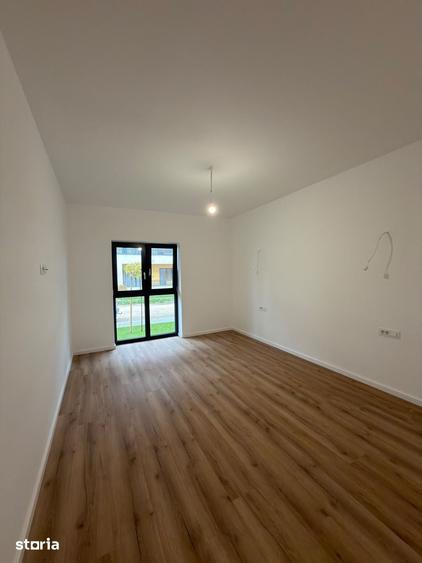 Apartament cu 2 camere decomandat în Tractorul