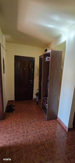 Apartament cu 3 camere decomandat, mobilat în Aradului