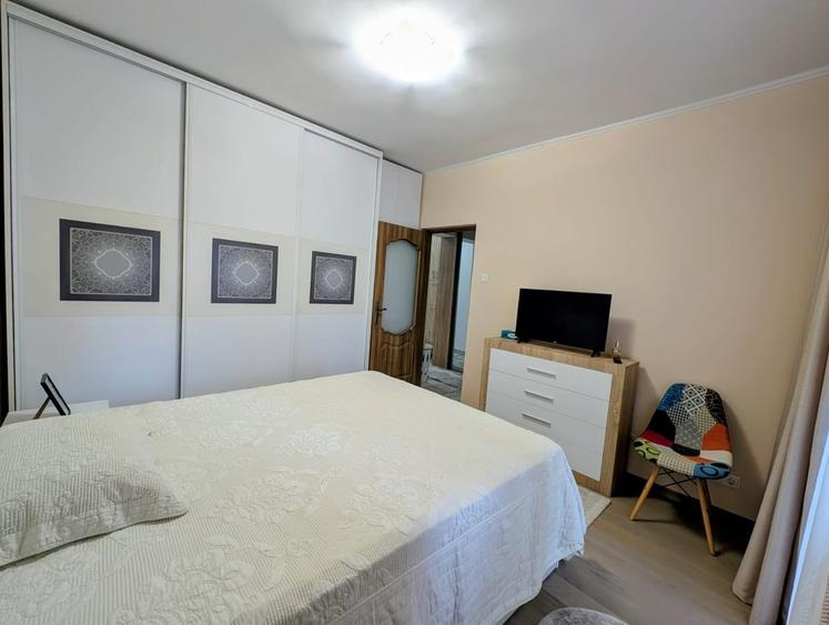 Apartament cu 2 camere decomandat în Pajura