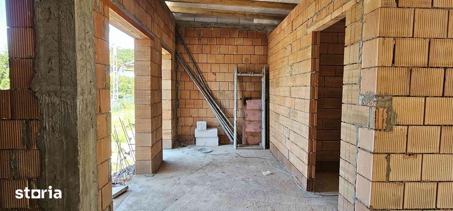 Casă cu 3 camere cu Teren 566 Mp în Corunca