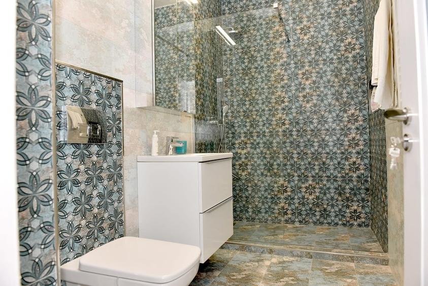 Apartament cu 3 camere decomandat, mobilat în Faleza Nord