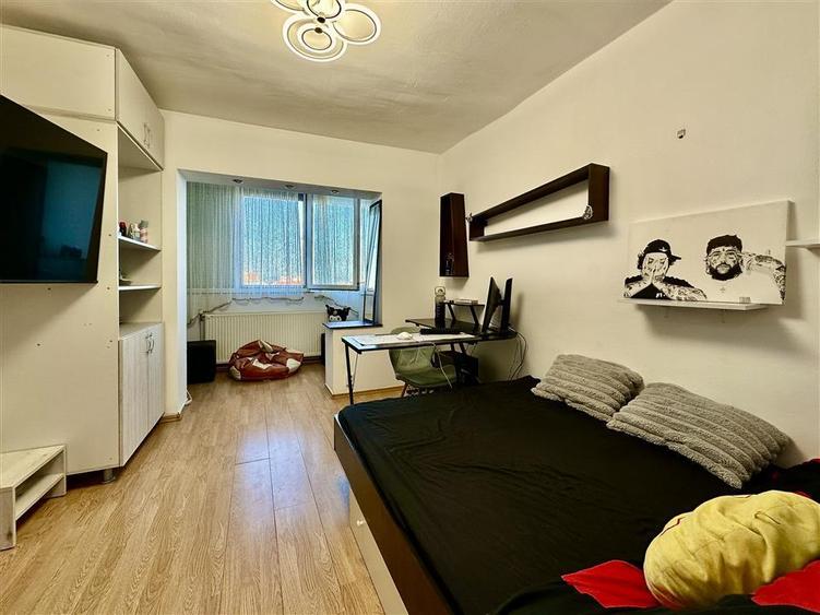 Apartament cu 3 camere decomandat în Aurel Vlaicu