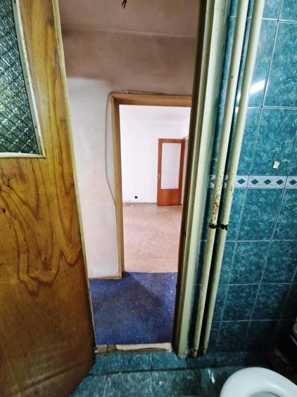 Apartament cu 4 camere semidecomandat în Rahova
