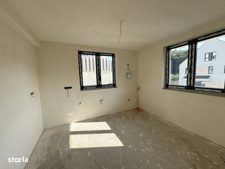 Casă cu 4 camere semidecomandat în Tău
