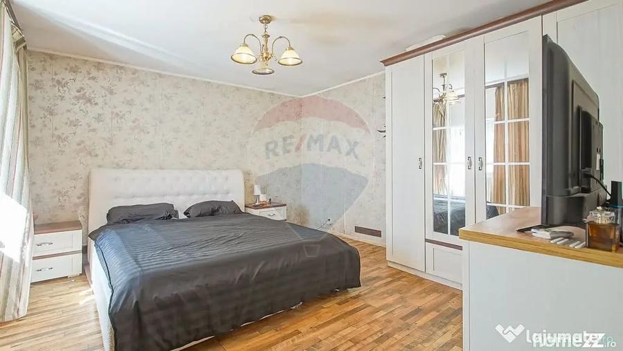 Casă cu 7 camere cu Teren 450 Mp în Caragiale