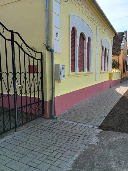 Casă cu 3 camere cu Teren 2465 Mp în Biled