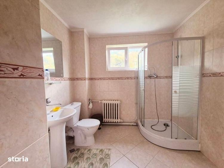 Casă cu 4 camere decomandat în Central