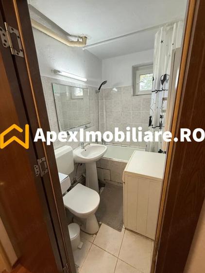 Apartament cu 3 camere decomandat în Drumul Taberei