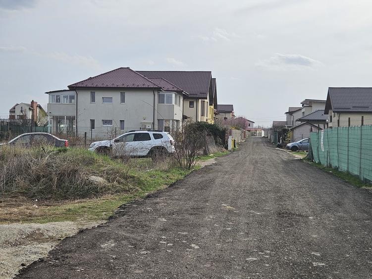 Teren Construcții intravilan de 690 mp, în Odăi