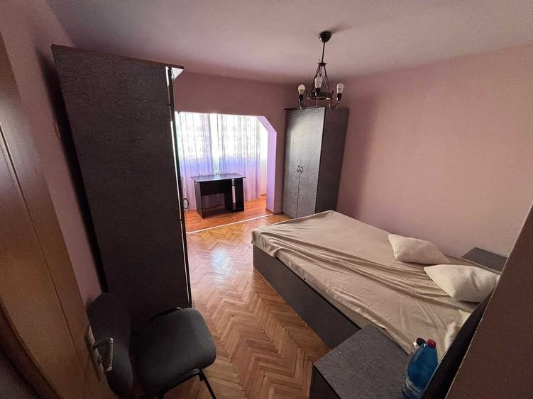 Apartament cu 3 camere decomandat în Exterior Vest
