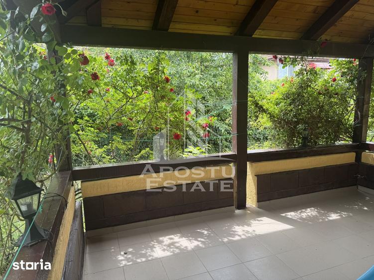 Casă cu 7 camere cu Teren 1752 Mp în Ghiroda
