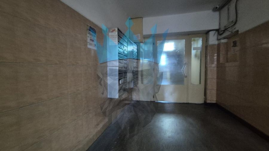 Apartament cu 3 camere decomandat, mobilat în Alexandru Obregia