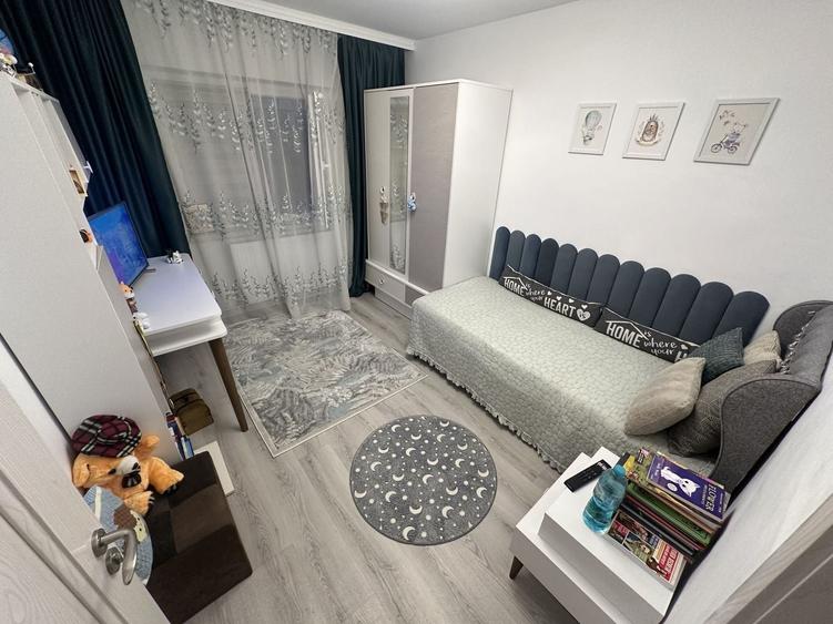 Apartament cu 3 camere decomandat, mobilat în Tomis III