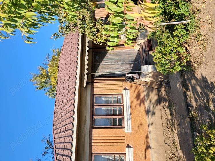 Casă cu 3 camere cu Teren 1354 Mp în Segarcea