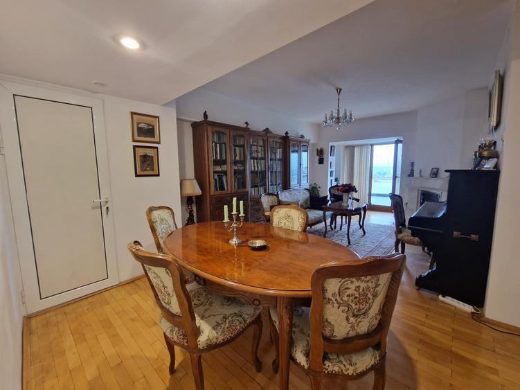 Apartament cu 4 camere decomandat, mobilat în Centru Civic
