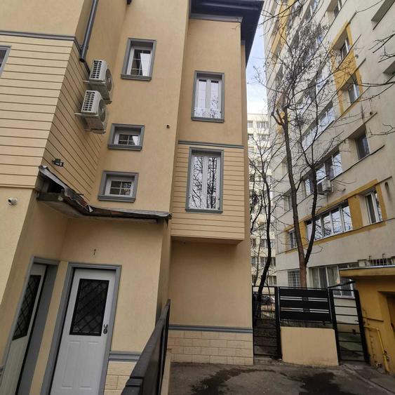 Casă cu 4 camere cu Teren 200 Mp în Bucur Obor