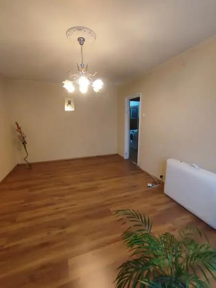 Apartament cu 3 camere decomandat în 1 Decembrie 1918