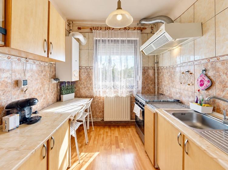 Apartament cu 2 camere semidecomandat, mobilat în Girocului