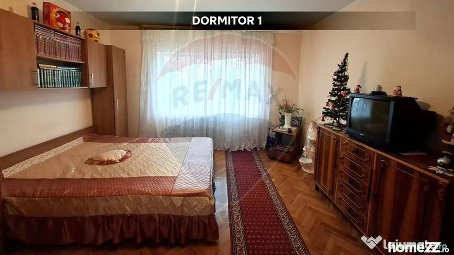 Casă cu 4 camere cu Teren 1295 Mp în Central
