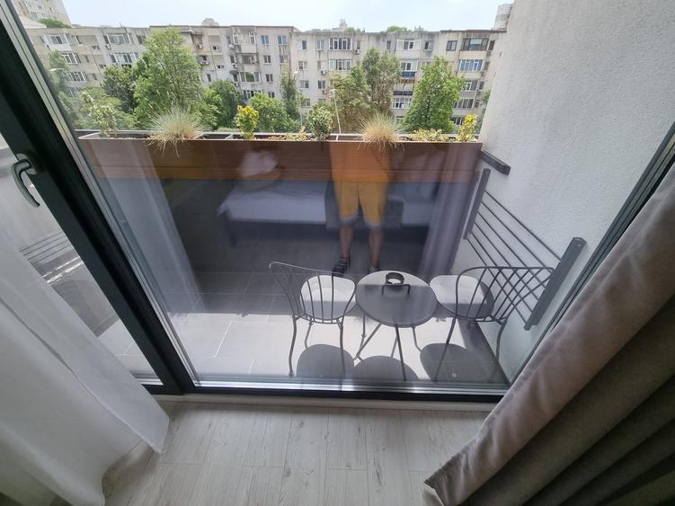 Apartament cu 2 camere decomandat, mobilat în Universitate