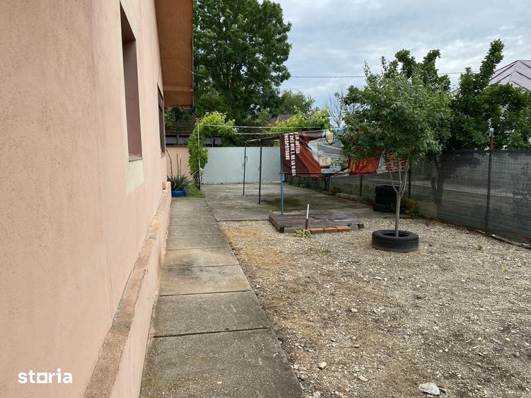 Casă cu 5 camere cu Teren 1000 Mp în Putineiu