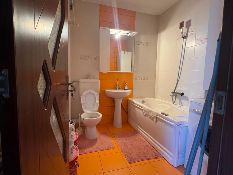 Apartament cu 2 camere semidecomandat în Giroc