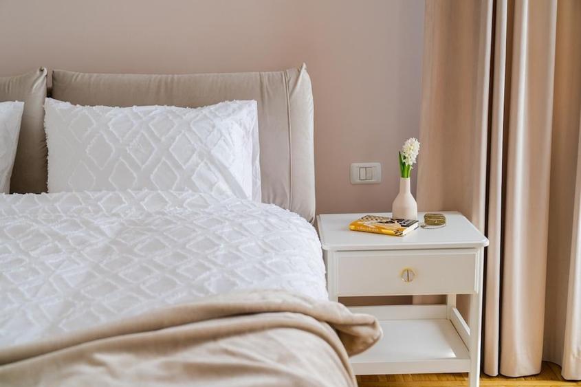 Apartament cu 2 camere semidecomandat, mobilat în Universitate
