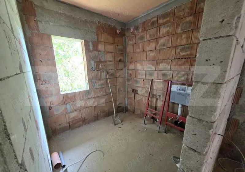 Casă cu 4 camere cu Teren 480 Mp în Central
