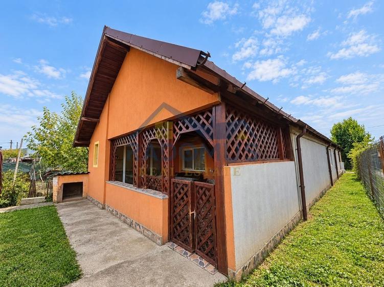 Casă individuală cu 5 camere cu Canalizare în Lipănești