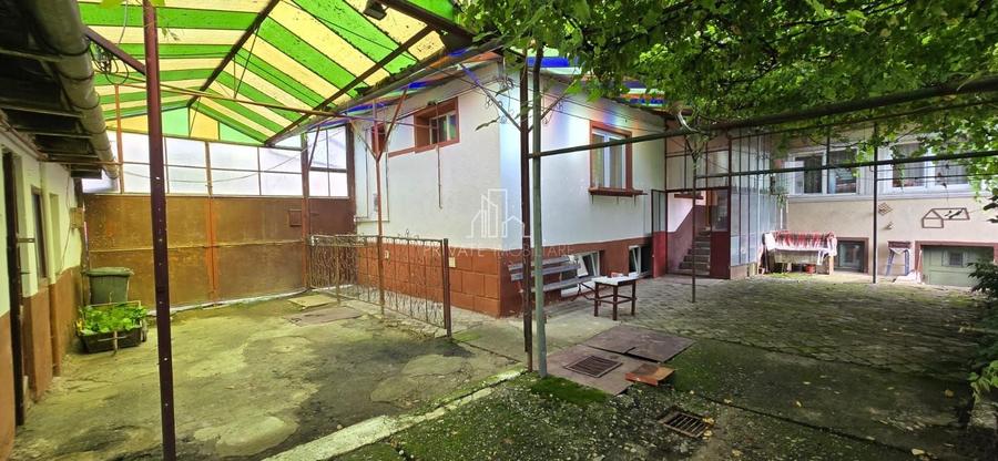 Casă individuală cu 2 camere cu Canalizare în Est