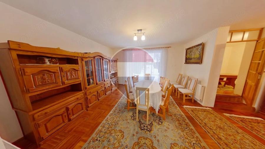 Casă cu 8 camere în Central